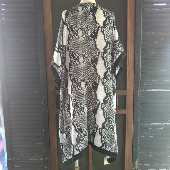 Styliné Snake Print Kimono (NWT) - Picture 5 of 7